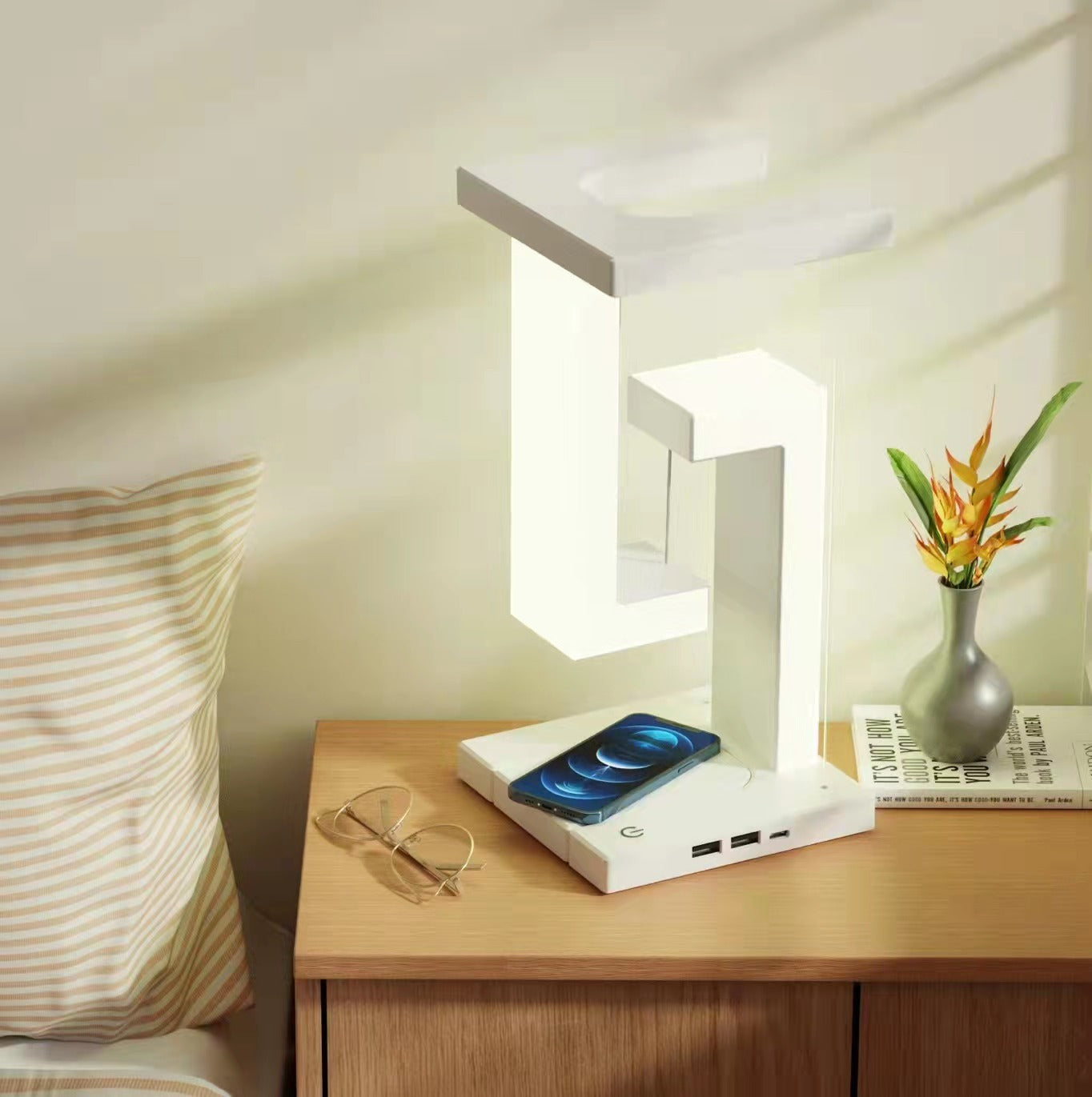 Smartphone Wireless Charging And Lamp